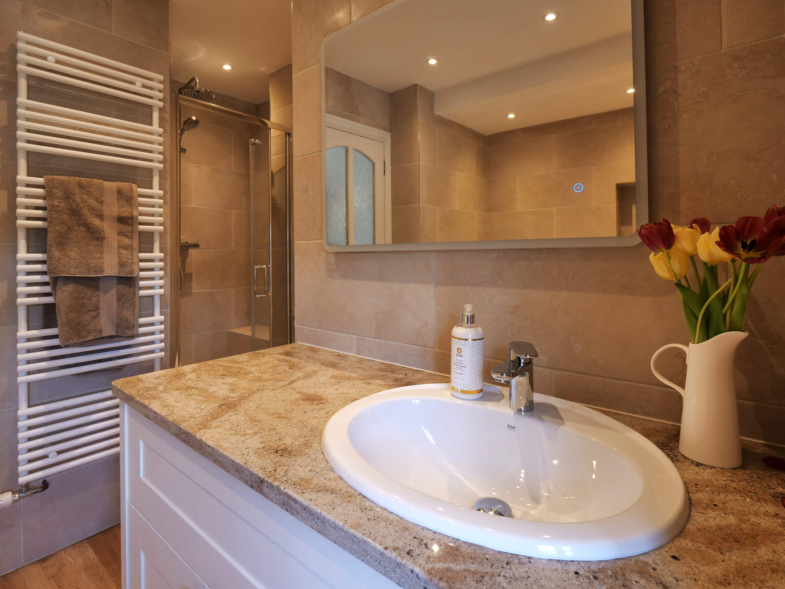 Master en-suite shower